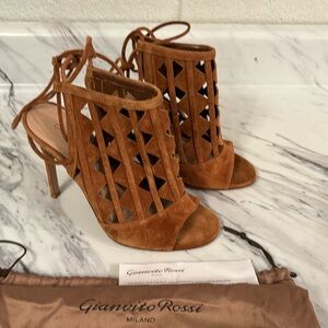 ❤️ Gorgeous Gianvito Rossi lace up heels NEW